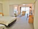 【洋室一例】広々としたお部屋でお寛ぎください。約40�uの広々とした空間でお寛ぎください。