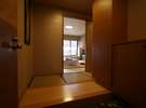 【客室入口の一例】