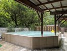 陽だまりのぬる湯水着のご用意をお願いいたします。溶岩洞窟風呂に隣接