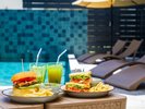 �H��