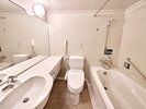 �������ɐ�p�̃o�X���[���ƃg�C�����������Ă�����K�ł��B