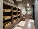 【女性大浴場脱衣場】ご利用時間⇒15:00〜2:00、5:00〜10:00