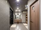 【男性大浴場脱衣場】ご利用時間⇒15:00〜2:00、5:00〜10:00