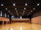 【サブアリーナ】バレーボール・バスケットボール1面、バドミントン4面など。柔道2面分の畳を設置可能。