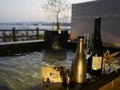 海が見える露天風呂からシャンパンはいかがでしょうか♪※ドリンク代は別途となります