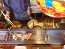地元の新鮮な食材を目の前で揚げる昭和レトロな『赤いのれん』でのお食事はいかかでしょうか?