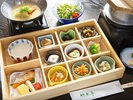 ご朝食(一例)南阿蘇の清らかな水で炊いた新米。和の趣を感じる、朝のひととき。