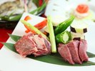 赤牛(一例) ヘルシーで人気の赤牛。柔らかくジューシーな肉の魅力を堪能。