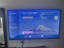 部屋に入ってすぐに50型テレビに富士山画像でお出迎えします