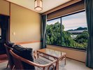 【南苑12畳(南庭園側)/一例】庭園を眺めながら談笑したり、只々ぼうっとしたり・・・過ごし方は様々。