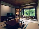 【南苑12畳(南庭園側)/一例】12畳の落ち着きある和の佇まいを有した上級客室です。
