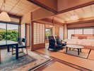 【指月】欅をふんだんに使用した端正な特別室。上質な和の趣が居心地よい空間を作ります。