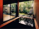 【露天スイート一例】庭園に面したテラスルームと露天風呂で四季を楽しむ(イメージ)。