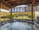 *緑あふれる日本庭園をご覧いただきながら、おくつろぎいただくことができます