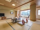 *【プレミアムルーム (特別室)201号室】四季それぞれに美しい風景を望むことが出来ます