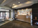 *フロント…チェクインイン・アウトはこちらまでお越しください