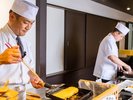 *【朝食一例】当館の料理人が皆様の目の前で丁寧に焼き上げる出汁巻玉子