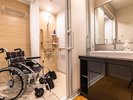 *【和モダン デザイナーズルーム 218(車椅子対応)】車椅子が近くまで乗り降りできる洗面所とシャワールーム