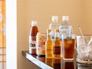 *デザイナーズルーム限定サービス…ビール、ウィスキー、梅酒など客室にミニバーをご用意しております