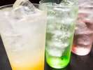 ビール、サワー、日本酒、焼酎、ワイン、ハイボール、ノンアルコールカクテル、ジュースなど。