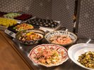 【夕食】バイキング料理 写真は一例