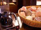 朝食後のコーヒーはロビーでゆったり♪…お好きなコーヒーカップでどうぞ