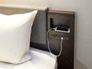 �S�����ʁ^�x�b�h�T�C�h��USB�|�[�g��AC�R���Z���g�����p�ӂ��Ă��܂��B