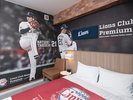部屋中がライオンズ一色、プレミアムルーム。写真は2025年武内投手がメインビジュアルのお部屋です。