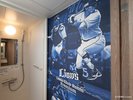 2025-シャワーブース前にも選手の写真が登場。