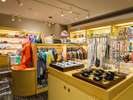 【SHOP】旅先で役立つ衣料品・雨具・小物の販売もしております。