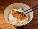 【朝食】和洋ビュッフェ | ほかほかご飯に、香ばしく焼き上げた鮭が食欲をそそる ※イメージ