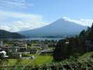 【眺望】ラウンジから望める富士山は格別です。日々の喧騒から忘れ優雅なひとときを…