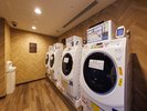 【サービス】コインランドリー・8階にコインランドリーコーナーをご用意しております。