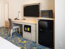 【部屋】レジデンシャルstyle・長期滞在に便利な金庫・電子レンジ・冷凍冷蔵庫をご用意しております。
