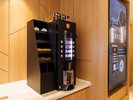 【サービス】コーヒーマシン・4階ロビーに無料のコーヒーサービスをご用意しております。