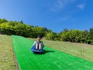 大自然を翔る芝滑り。そりは貸し出し可能です。