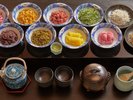 朝食には、お好きな組み合わせで楽しめるお茶漬けバイキングも。