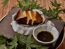 【追加料理】鮑の塩釜焼貝の王様、鮑。旨みを逃がさぬよう塩釜で焼き上げます。
