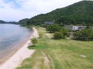 手前は西館(レイクサイド) 奥は東館(ヒルサイド) 共に全室レイクビュー