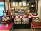 売店には新潟で当館だけの珍しい取扱商品もあります