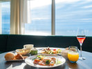 42階Ristorante ARCO絶景×優雅な朝食 ※クラブラウンジ朝食会場。通常フロアの方は追加料金にて利用可