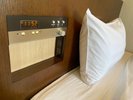 ベッド枕元にUSBコネクタ完備
