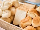 【朝食無料サービス】和洋折衷のブッフェ形式。3F朝食コーナーにて朝6:30〜9:30(最終入場9:15)まで。