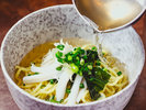 【朝食】ディナーでも人気!ホテル特製スープのラーメンを朝食用にアレンジ。磯香る「いか潮ラーメン」