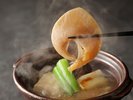 【夕食イメージ】ふかひれと胡麻豆腐を合わせ、滋味深い貝の出汁で楽しむ「ふかひれ利休鍋」