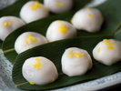 【稲花餅の里】その日食べる分だけを一つ一つ手作りしています。午前中にはなくなりますので、お早目に。