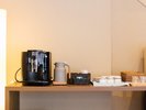 【12月〜3月】フリードリンクコーナー トレーをご用意しておりますのでお部屋でもお楽しみいただけます。