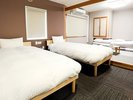 ・【和洋室】ベッド利用の場合も布団利用の場合も、同室でお休みいただける和洋室となります