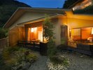 ■風花-Kazahana-■12.5畳にベッドルーム、庭面の露天風呂がついたお部屋です。