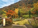 四季折々の変化に富んだ眺望がお客様をお見送り、そしてお出迎えいたします。